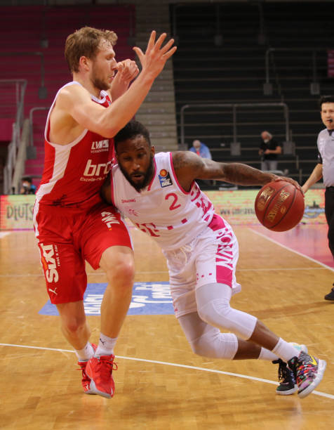 尽管莱昂是 尽管莱昂是