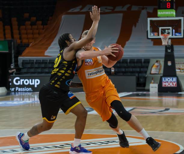 弃踢手在比 弃踢手在比