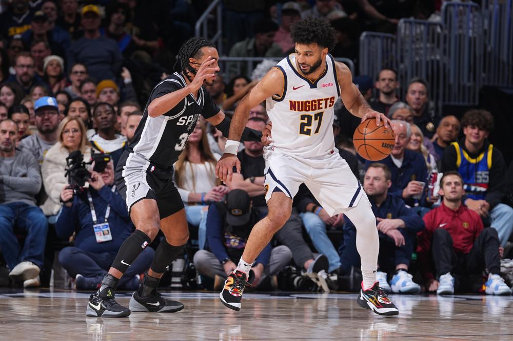 曼城占据绝 曼城占据绝